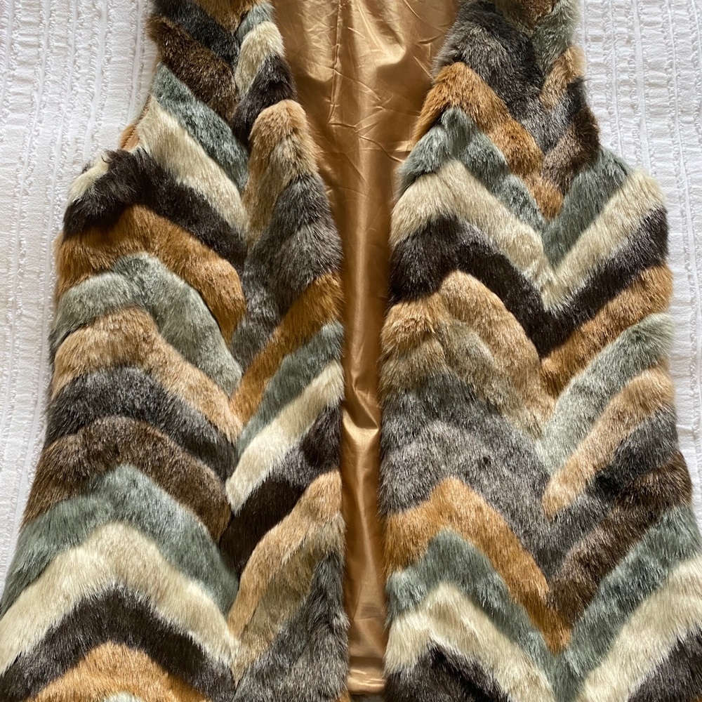 Entro chevron fur vest